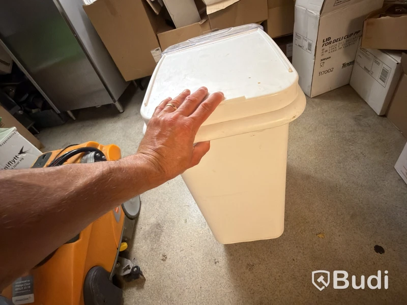 Flour storage bin, white plastic, on wheels, 80×40×80 cm