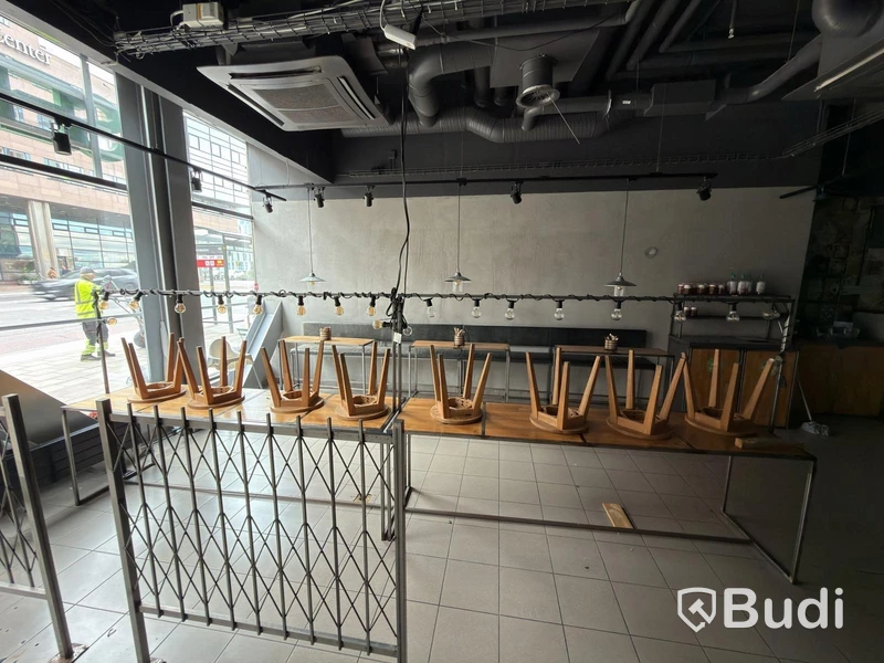 Table and 8 wooden chairs