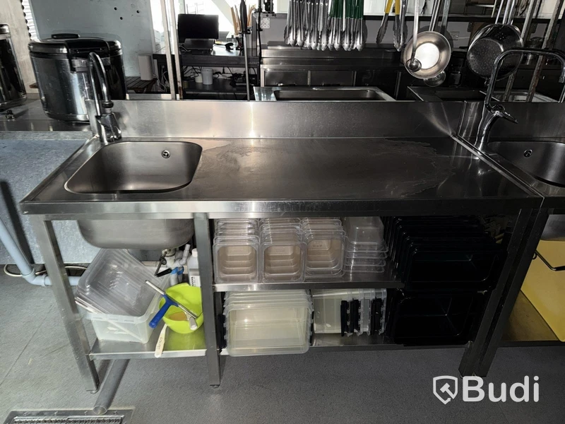 Stainless steel sink unit with sink