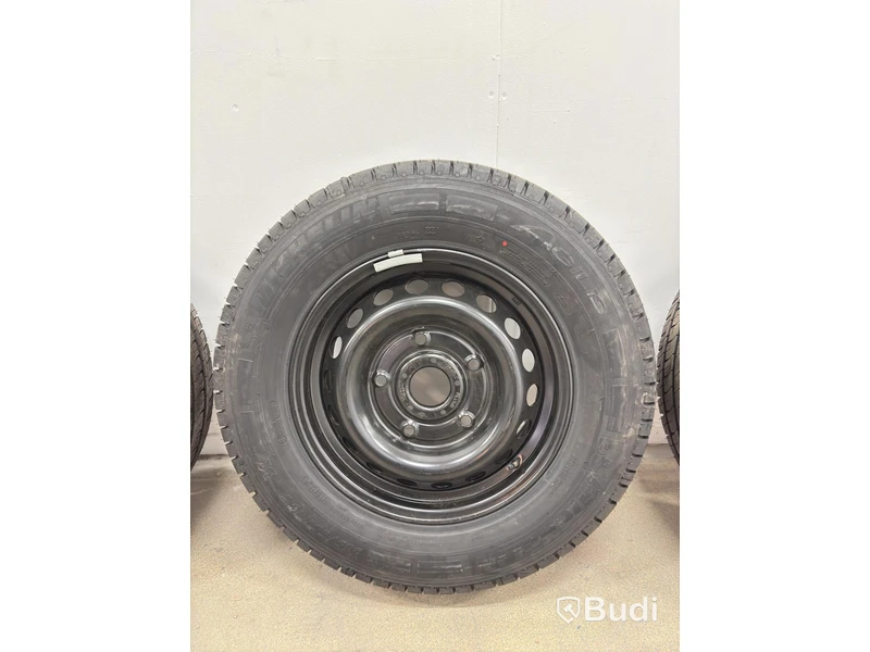 4 complete Michelin wheels, 2 summer tires, 35/65R16C, 115/113