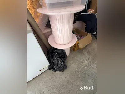 Pedestal tables, pink, 3 pcs