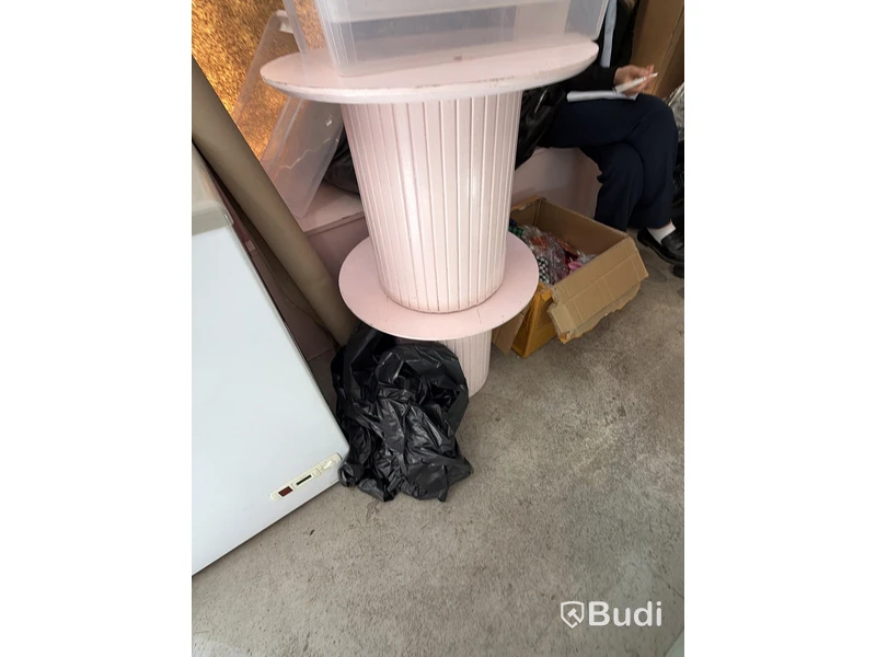 Pedestal tables, pink, 3 pcs