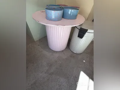 Pedestal tables, pink, 3 pcs