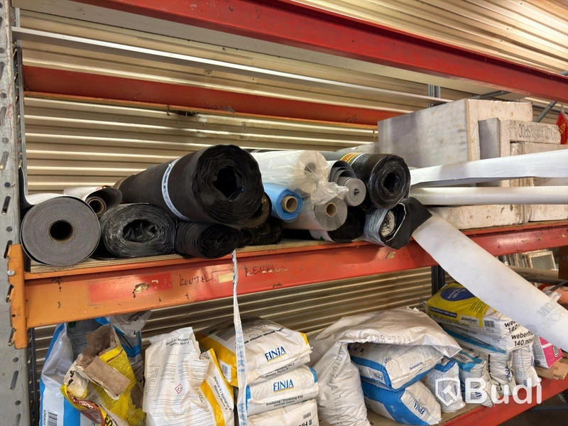 Pallet racking with contents