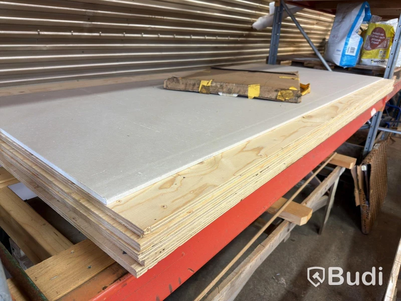 Pallet racking with contents