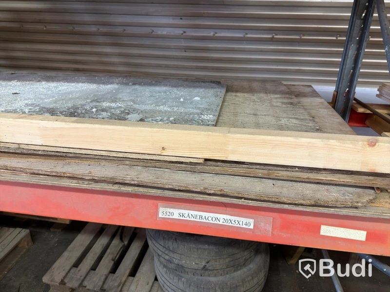 Pallet racking with contents