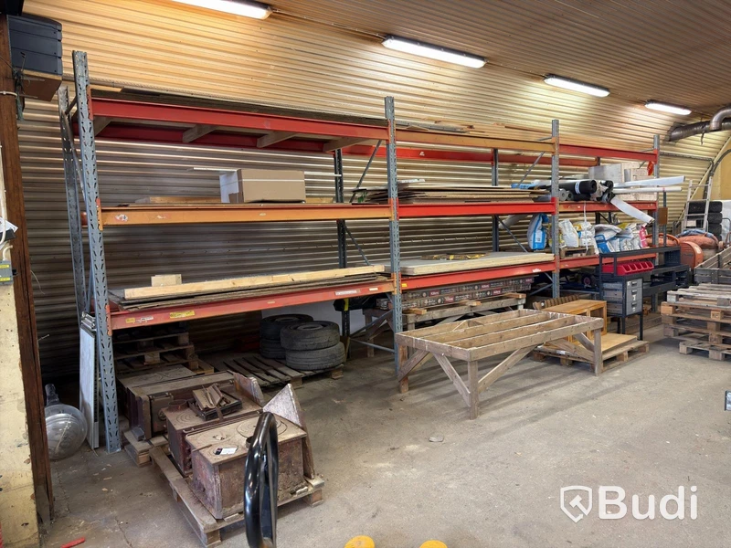 Pallet racking with contents