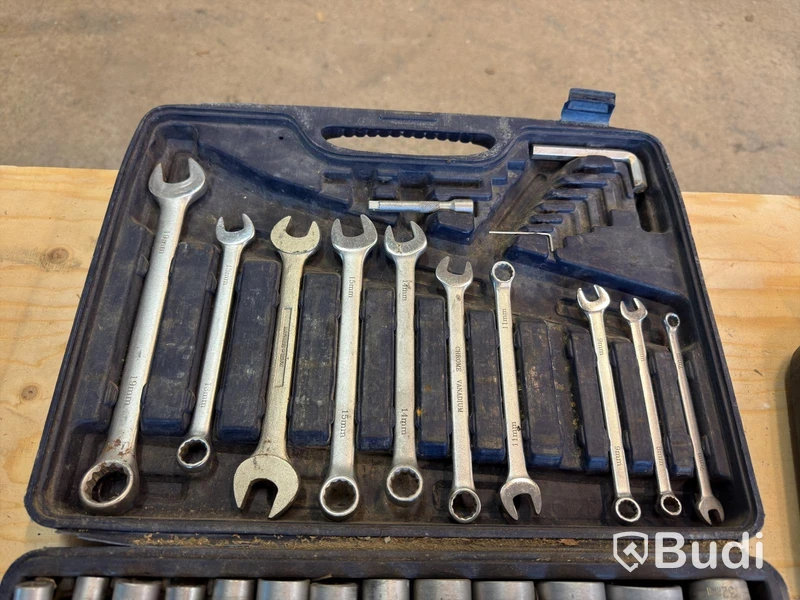 Socket wrench set, etc.