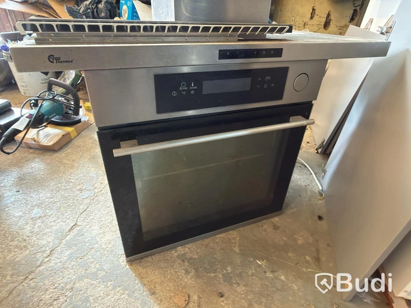 Kitchen with oven, hob, extractor fan, etc.