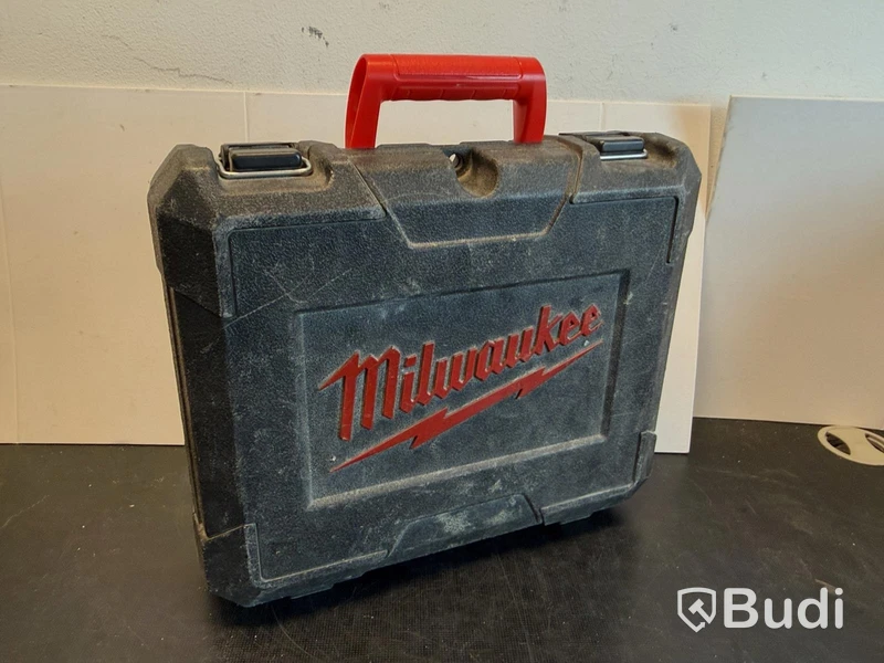 Borrskruvdragare Milwaukee M18 CBLD, med batteri och laddare
