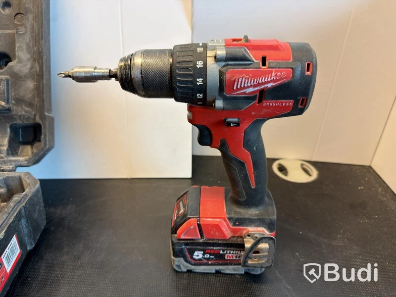 Borrskruvdragare Milwaukee M18 CBLD, med batteri och laddare