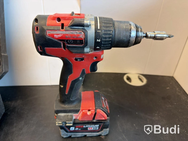 Borrskruvdragare Milwaukee M18 CBLD, med batteri och laddare