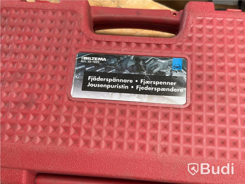 Sortiment diverse verktygslådor med verktyg