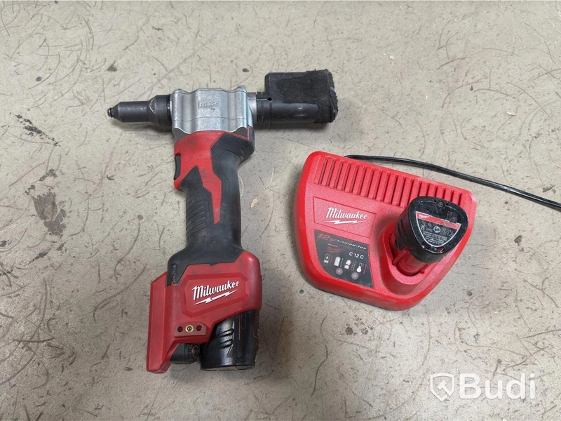 Milwaukee M12 BPRT Rivet Gun