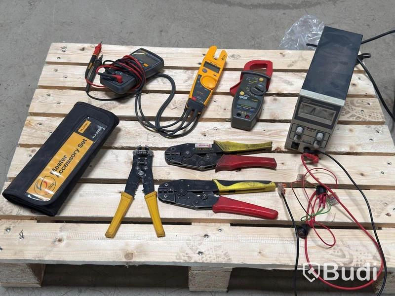 Velleman bench power supply and measuring instruments incl. Fluke