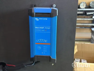 E&J LiFePO4 battery, 12.8 V, 165 Ah, with Victron Smart Charger
