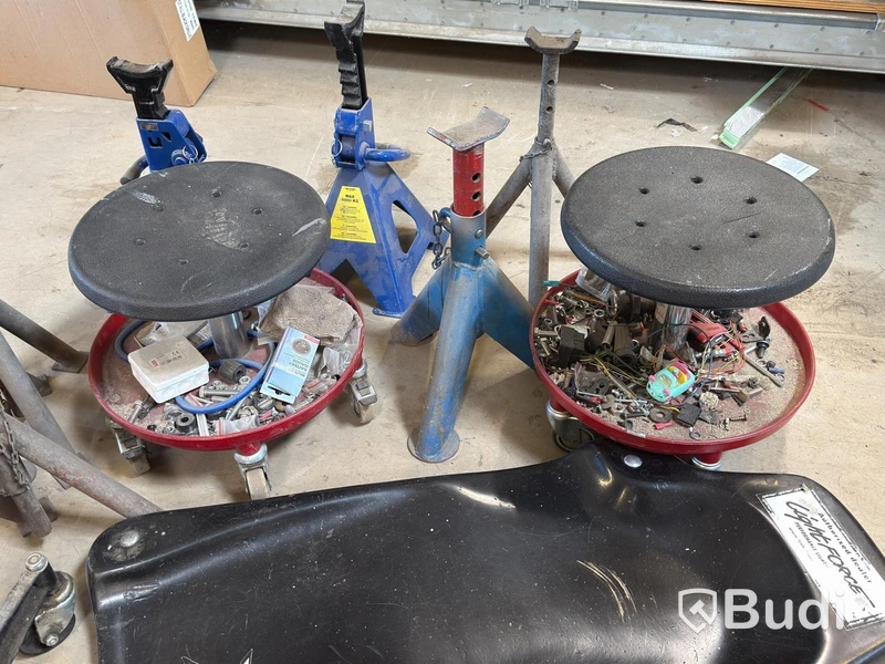 Assorted garage equipment - creepers, rolling stools, jack and axle stands