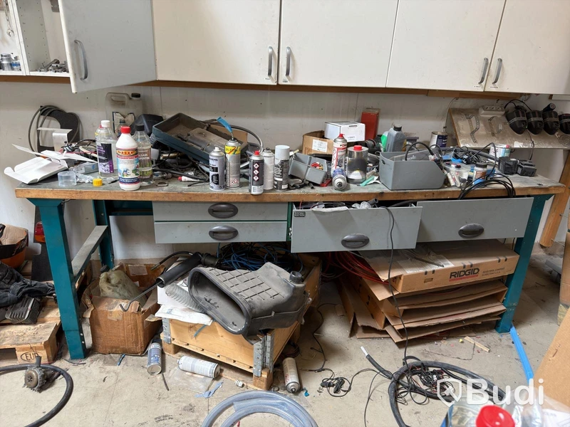 Handverktygsparti samt arbetsbänk