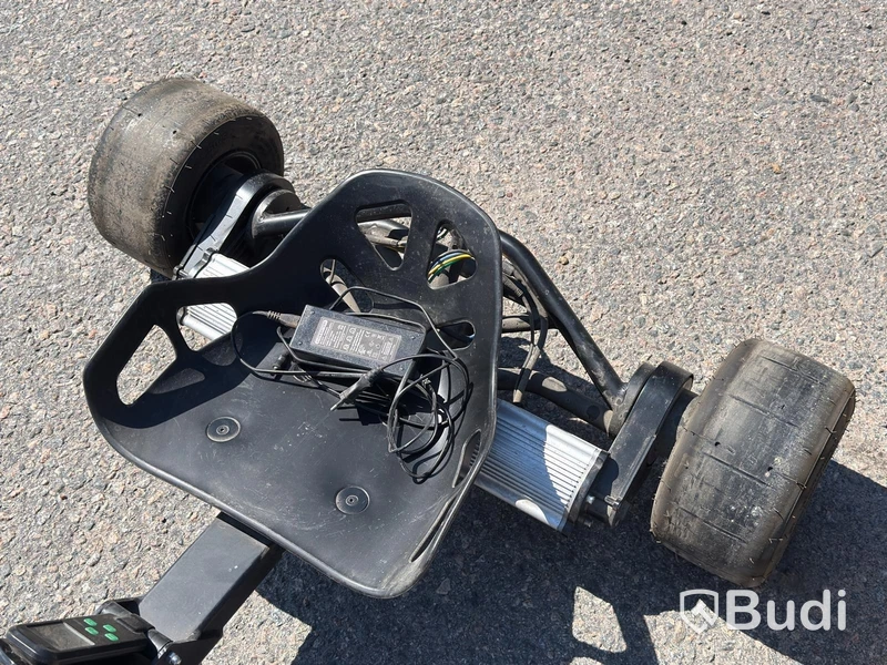 2 three-wheeled battery-powered drift trikes, FIIK Drifter