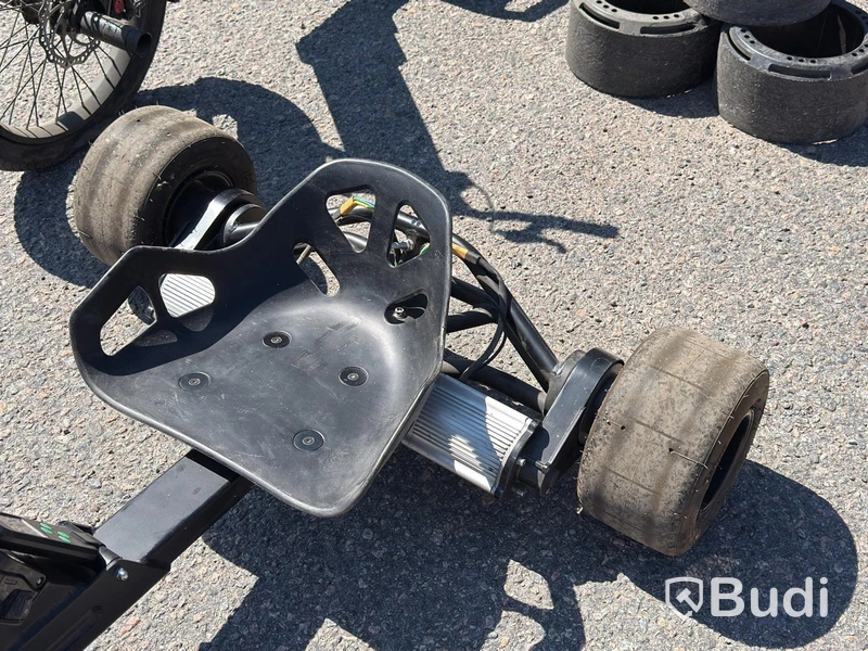 2 three-wheeled battery-powered drift trikes, FIIK Drifter