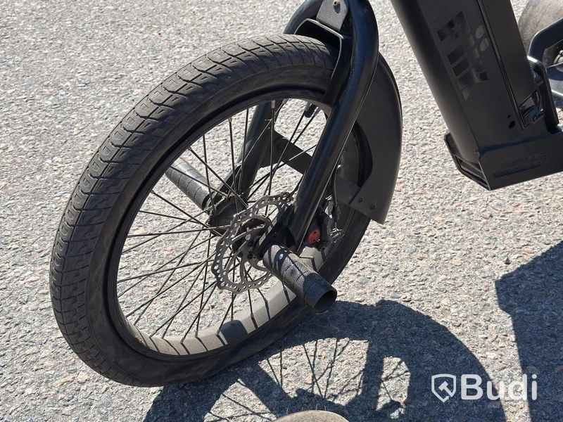 2 three-wheeled battery-powered drift trikes, FIIK Drifter