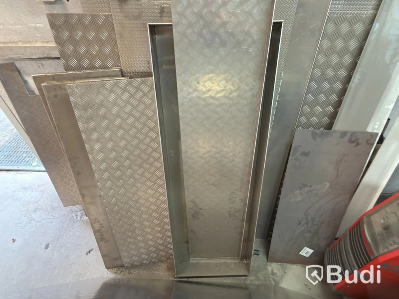 Lot of assorted metal sheets and profiles