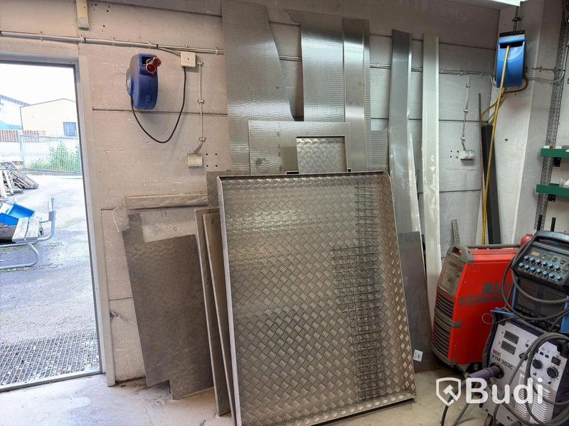 Lot of assorted metal sheets and profiles