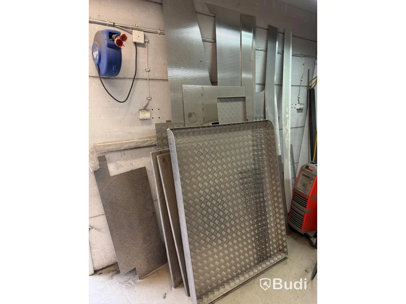 Lot of assorted metal sheets and profiles