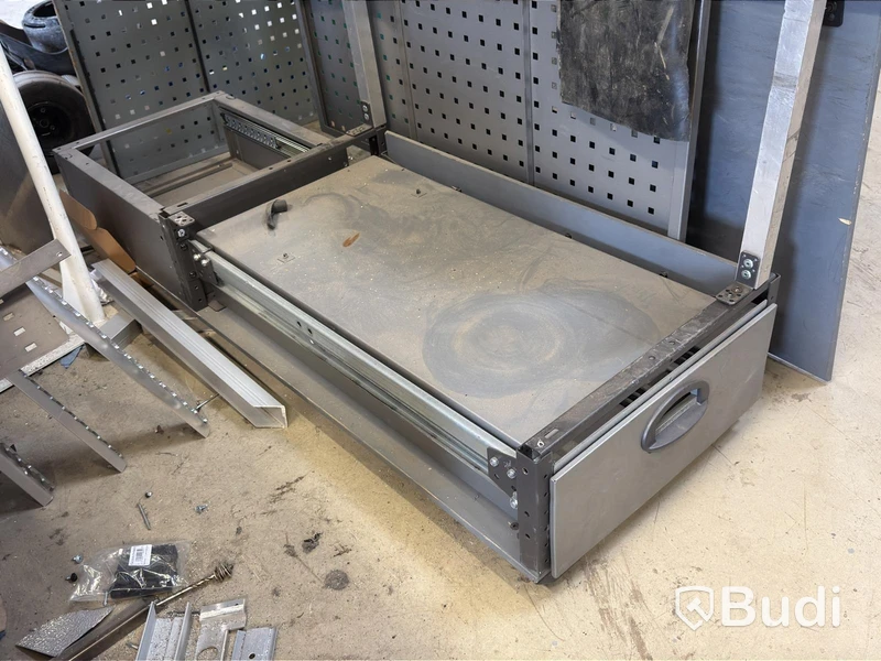 Lot of auto workshop furnishings