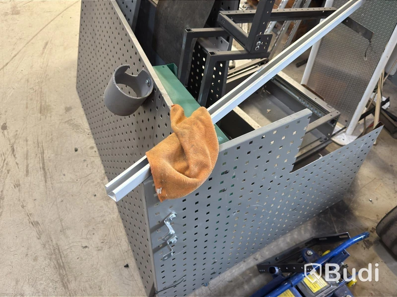 Lot of auto workshop furnishings