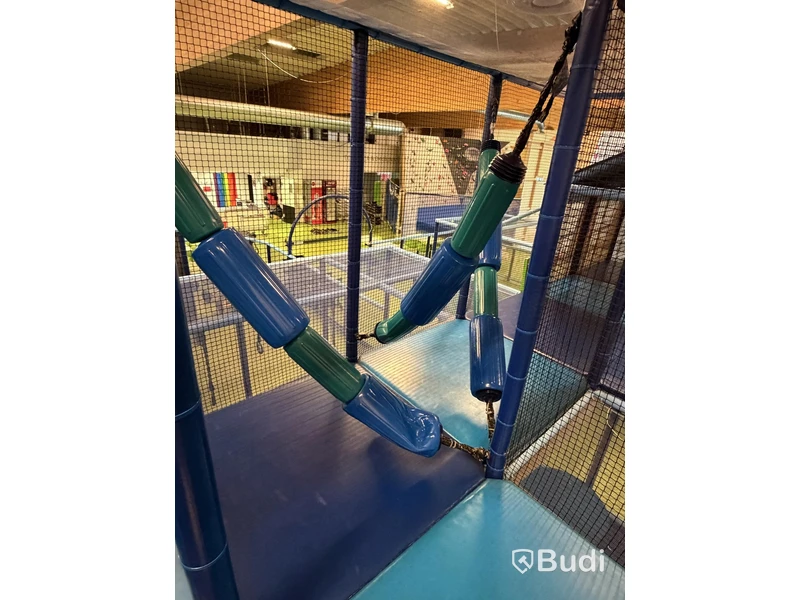 Stor lek- och klätterställning, PlayCo, längd ca 37 meter