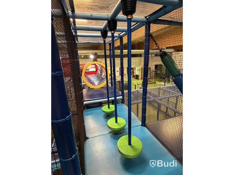 Stor lek- och klätterställning, PlayCo, längd ca 37 meter