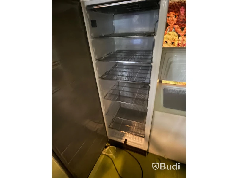 Refrigerator, upright freezer and 2 chest freezers, incl. Whirlpool/Electrolux