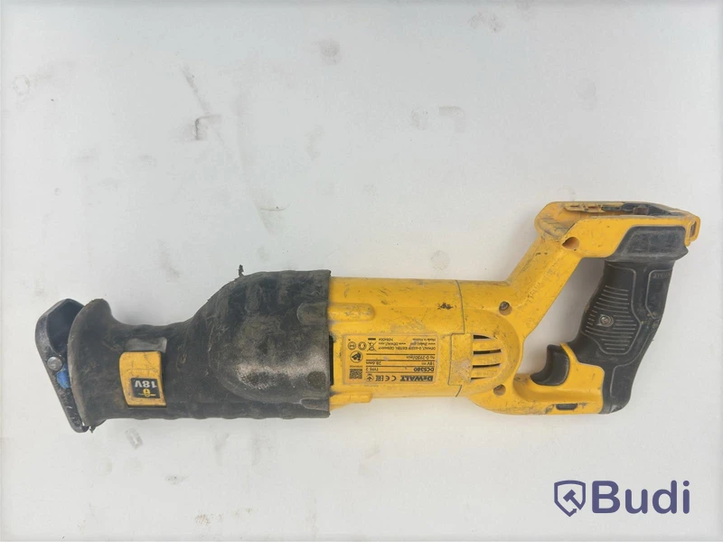2 pcs. DeWalt reciprocating saws, DCS380, incl. 1 pc. DeWalt angle grinder, DC411