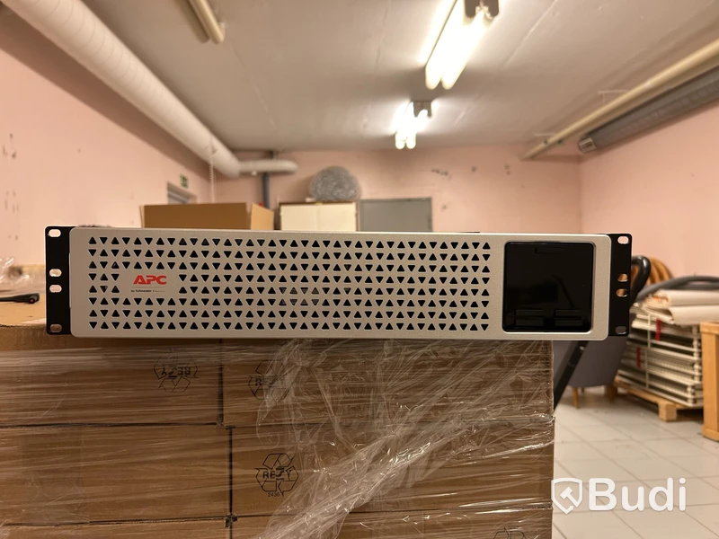 HP server cabinet with APC UPS units