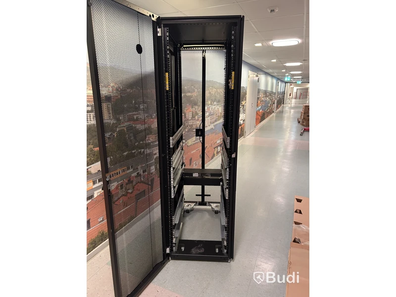 HP server cabinet with APC UPS units