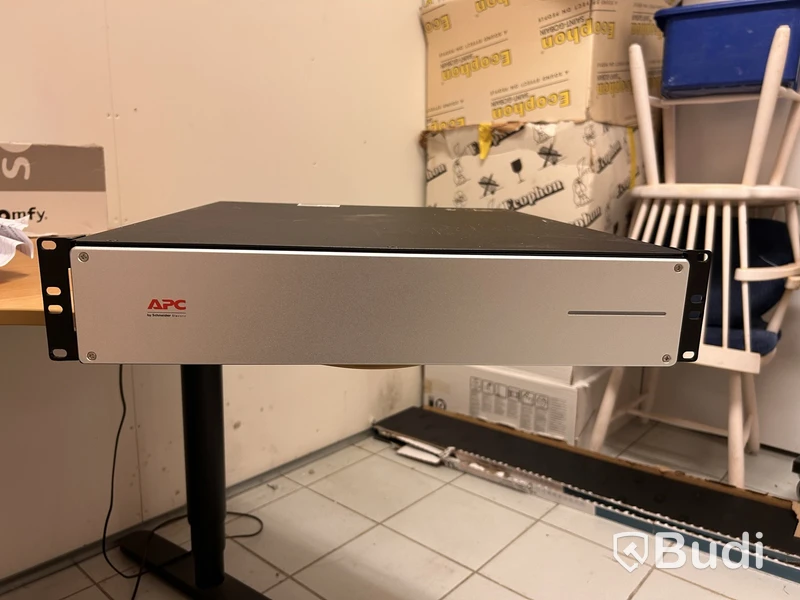 HP server cabinet with APC UPS units