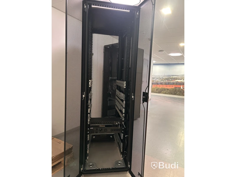 HP server cabinet with APC UPS units