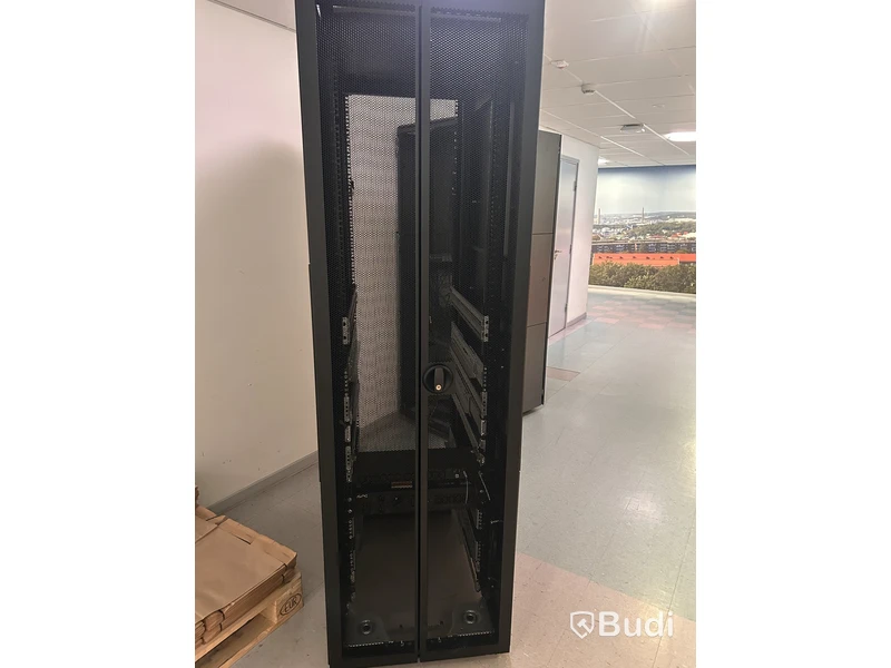 HP server cabinet with APC UPS units