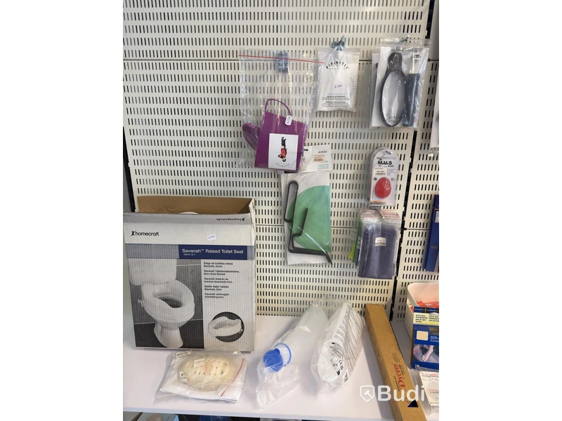 Store lot with various aids for, among others, the elderly, as well as the store fixtures
