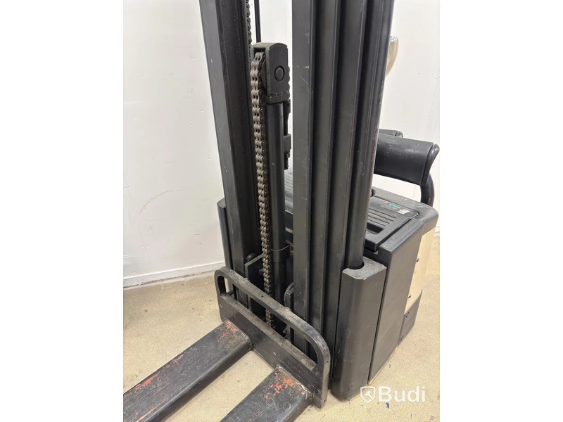Crown forklift, 2300 series