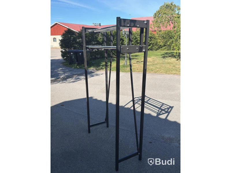 Hatthylla, svart metall, 110×43×190 cm