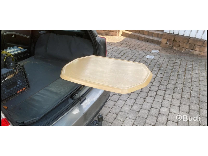 Tailgate-mounted table