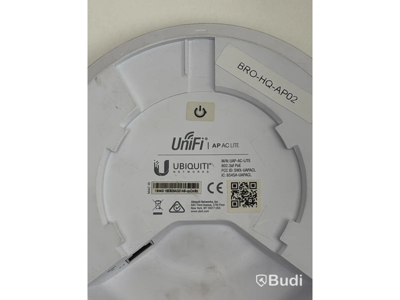 2 Ubiquiti access points, different models