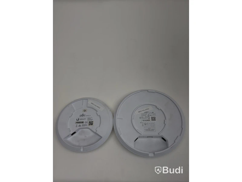 2 Ubiquiti access points, different models