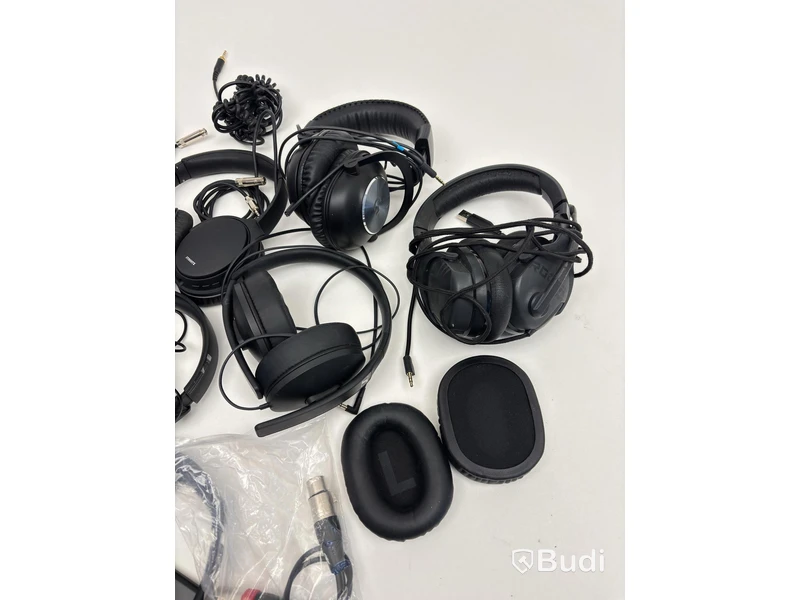Lot of assorted headphones