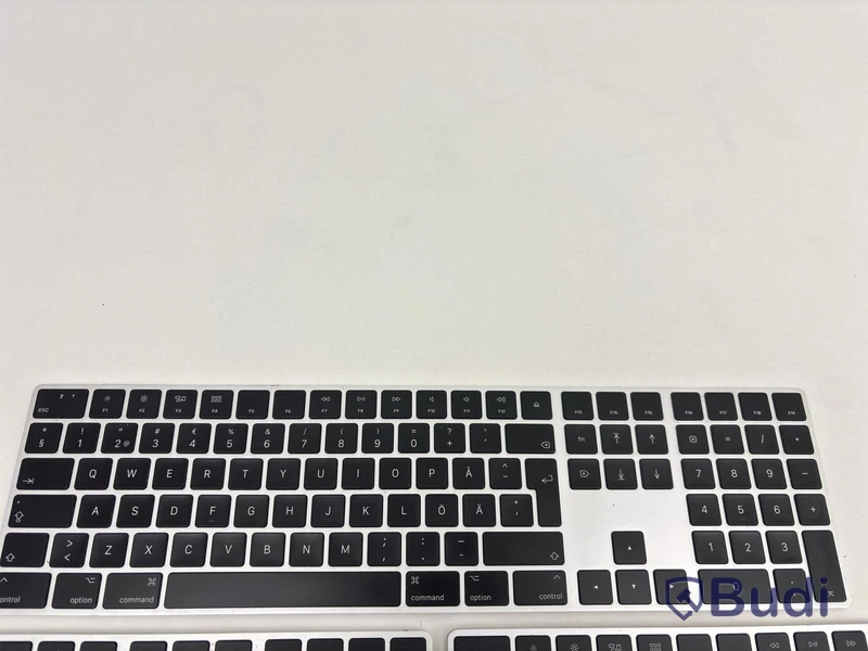 3 Apple keyboards