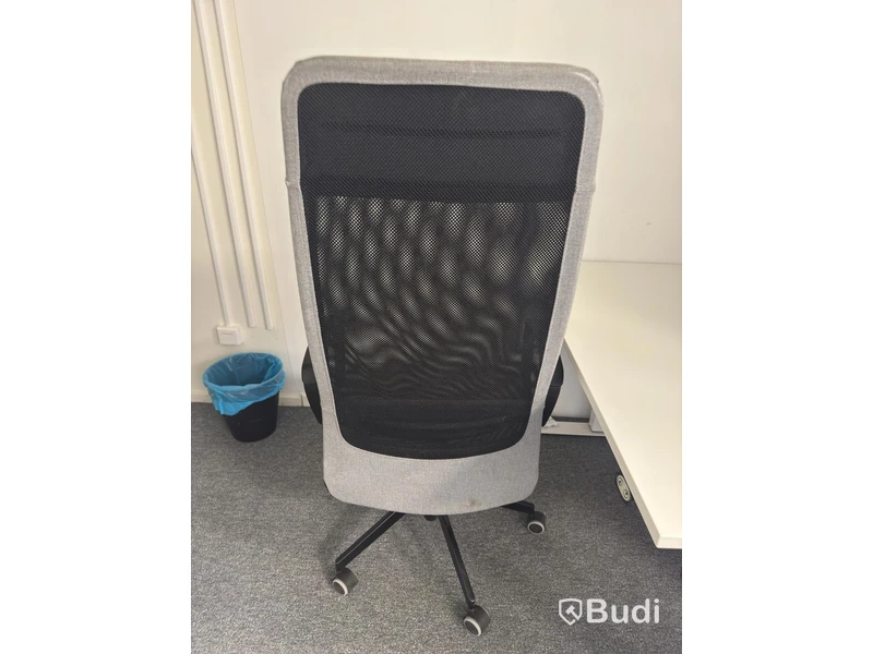 Höj och sänkbart skrivbord inkl kontorsstol