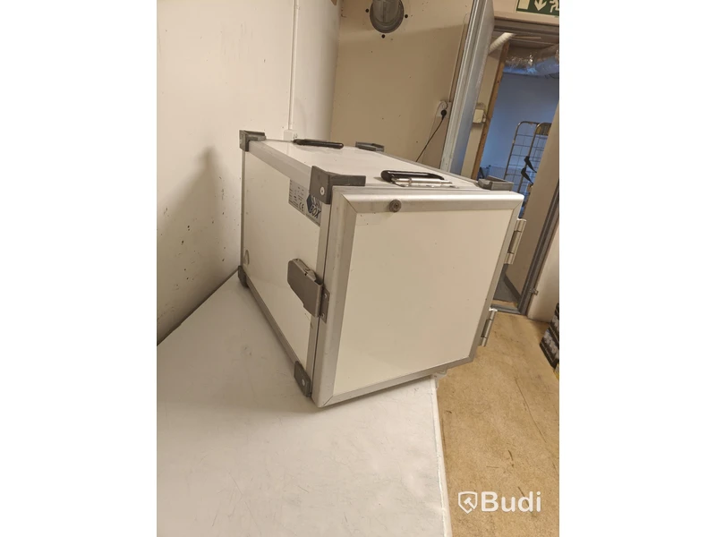 Hot box, insulated container