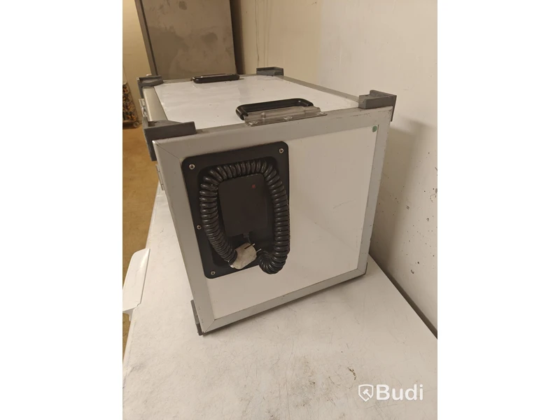 Hot box, insulated container